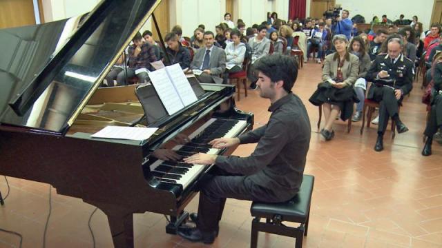 Il pianista Luigi Carroccia esegue il "Valzer nobile" del M° Francesco Marino